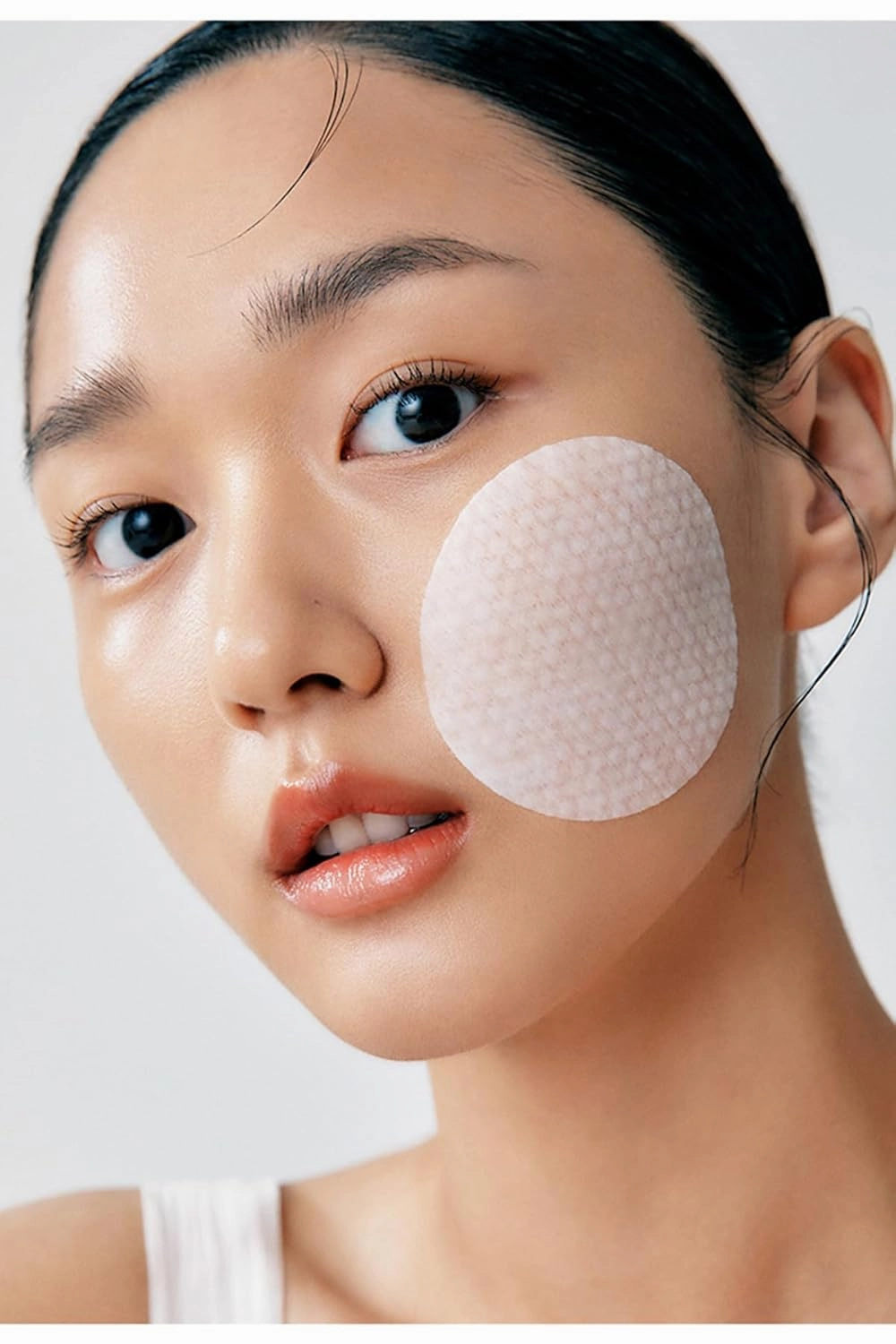 Hyaluronic Acid 3000 Ampoule Toner Pads with 11 types of Hyaluronic Acids - Hypoallergenic Face Pads helps with Clearer Skin, Pore Tightening, Moisturizing - Pad Tweezer Included - 70ct