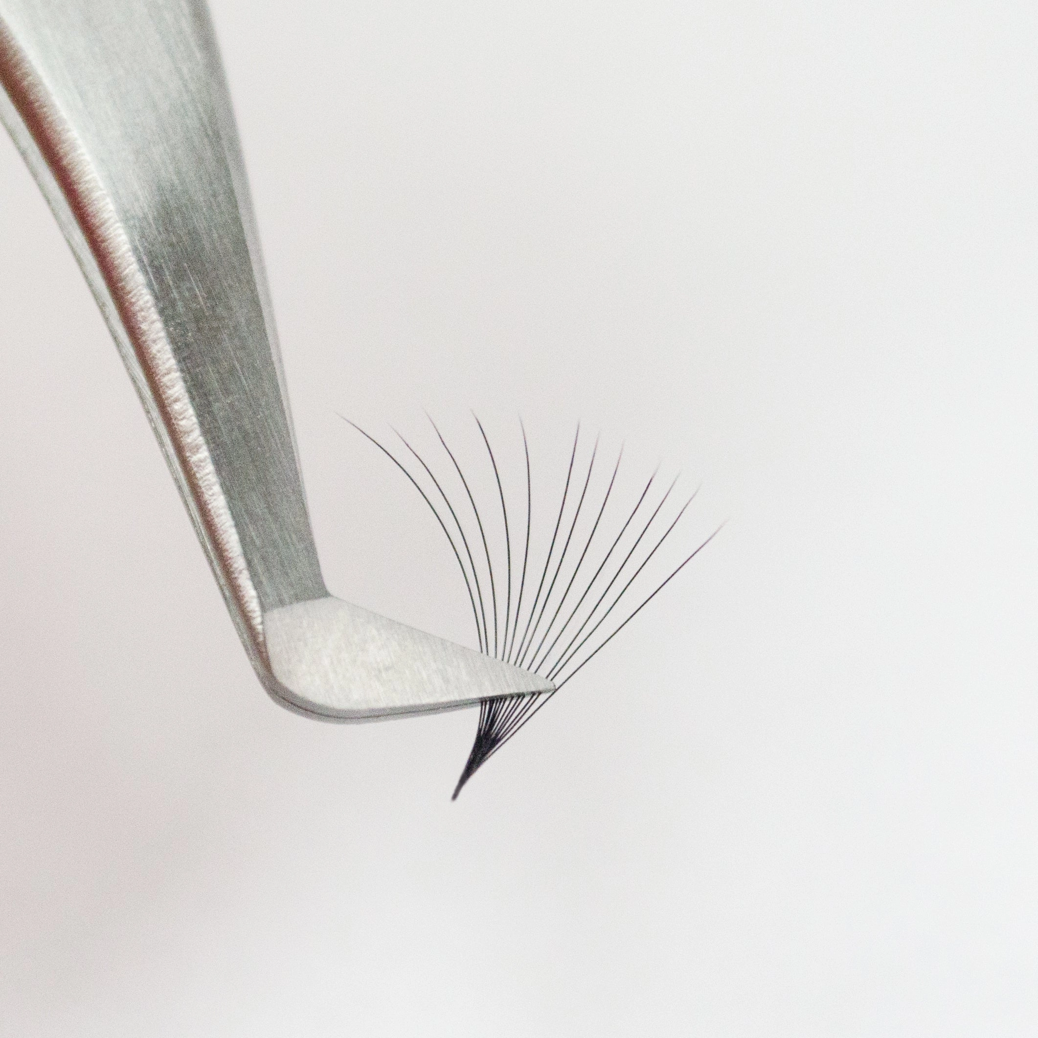 PROFESSIONAL VOLUME TWEEZER (HAND TESTED)
